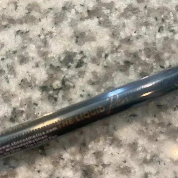 New Shades by Shan Liquid Pen Eyeliner Black Onyx - Picture 2 of 5